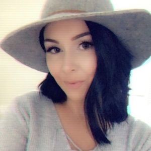 Meet your Posher, Caitlin